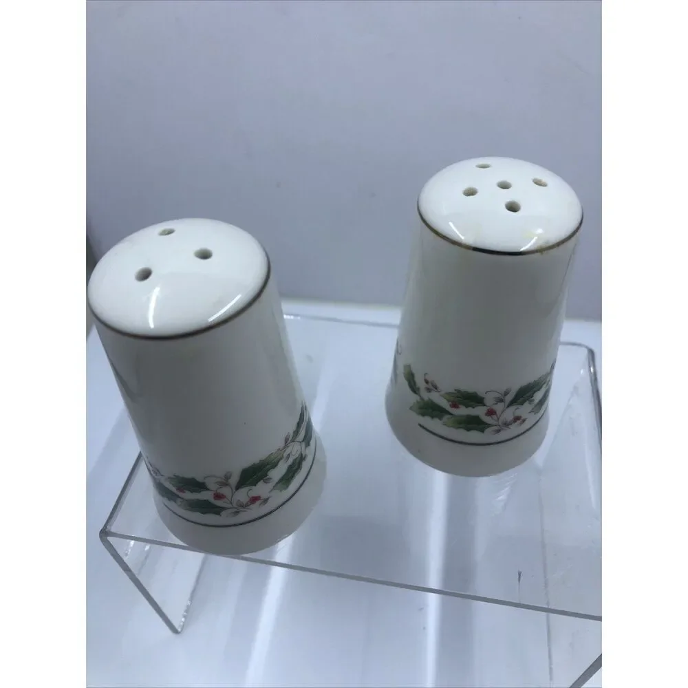 ROYAL LIMITED HOLLY HOLIDAY SALT & PEPPER SHAKER SET